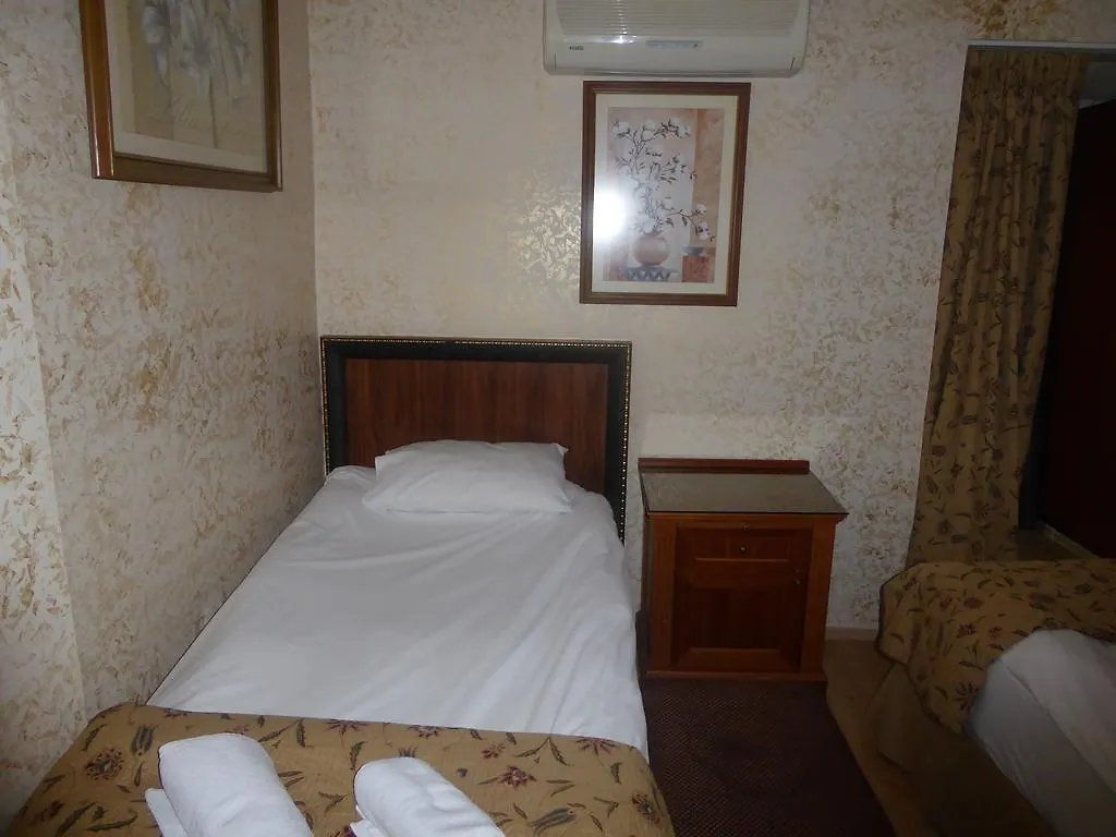 Istanbul Port Hotel 3*,